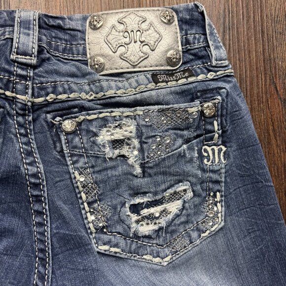 Miss Me Mid Rise Easy Boot Jeans Distressed Medium Wash Women’s Size 26 - Picture 6 of 10